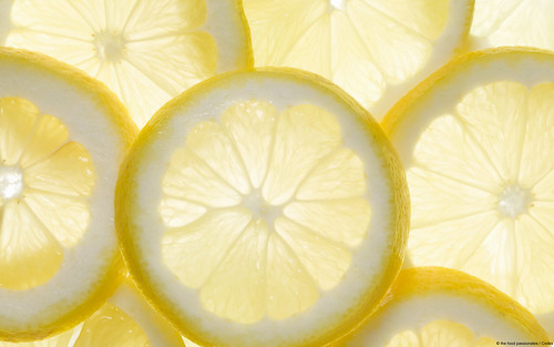 レモン1個にはどれだけのビタミンCが含まれているのか？