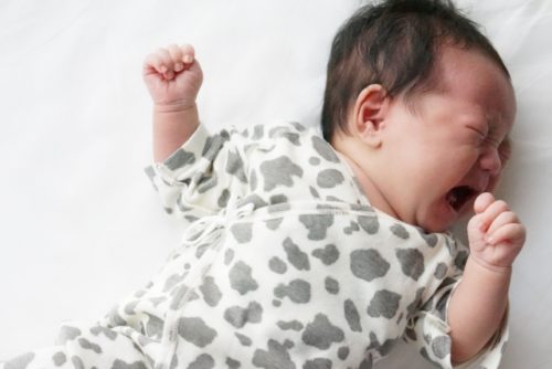 赤ちゃんの泣き声はなぜ不快でうるさいのか？